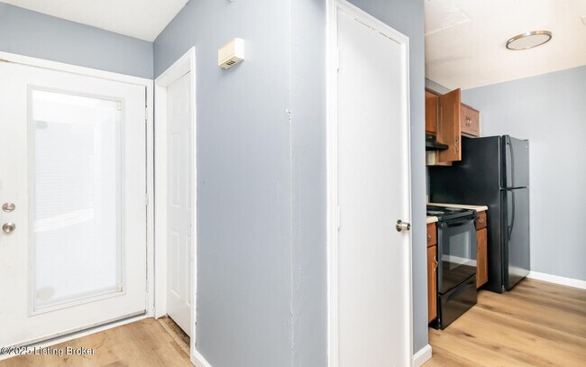 Foto del edificio - 530 Independence Ct