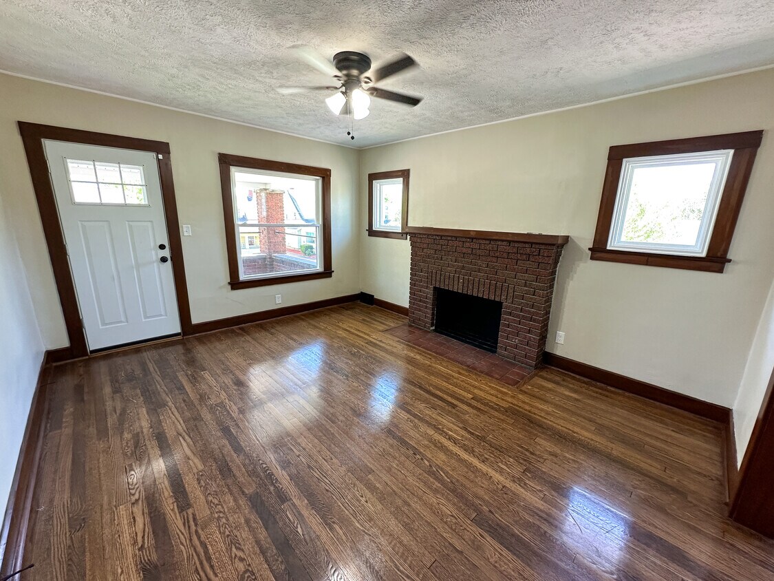 Primary Photo - 840 W Indianola Ave