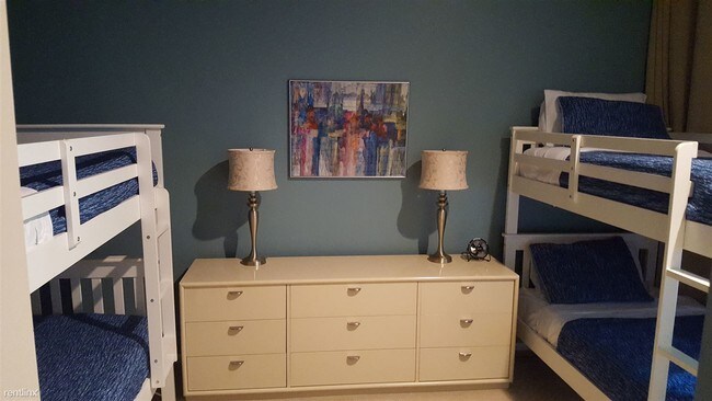 Foto del edificio - 5 br, 3.5 bath House - 2150 W 32nd St Sant...