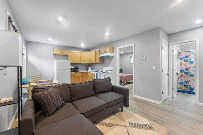 Building Photo - 438 N Park Ave Building Photo - 438 N Park Ave