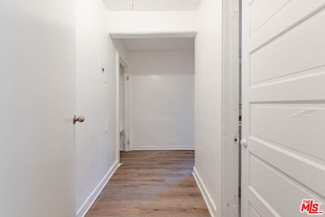 Foto del edificio - 220 E Vernon Ave