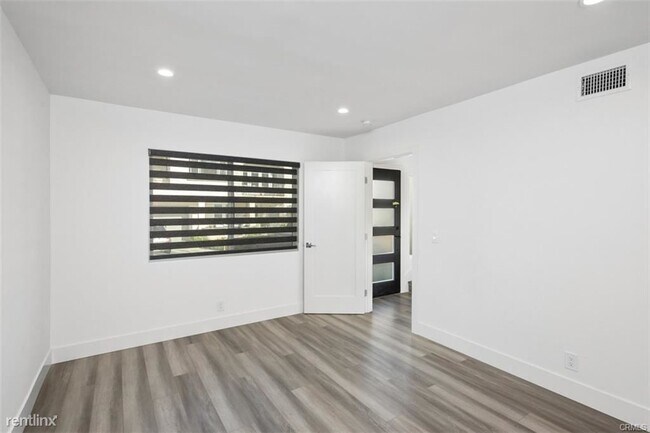Foto del edificio - 3 br, 3 bath Duplex - 438 Goldenrod Ave # 2