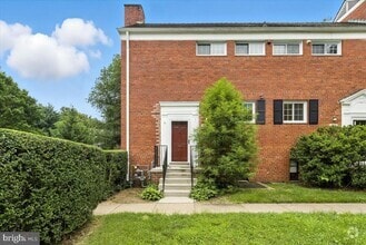 Building Photo - 3526 Valley Dr