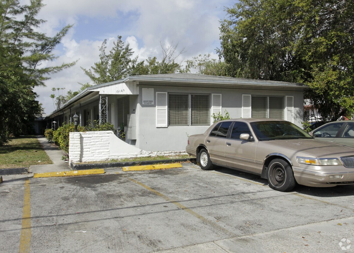 Building Photo - 12160 NE 8th Ave