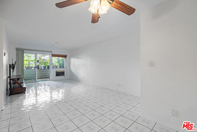 Foto del edificio - 4900 Overland Ave