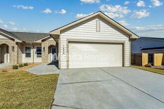 Building Photo - 1861-1861 S Hickory Creek Ct