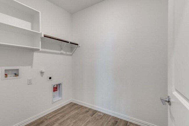 Building Photo - Move in Ready - 4 bedroom 2 bath