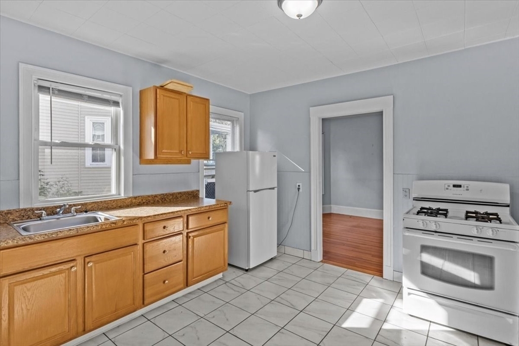 Primary Photo - 25-27 Kenwood Rd