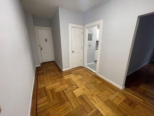 Foto del edificio - 2 bedroom in BRONX NY 10467