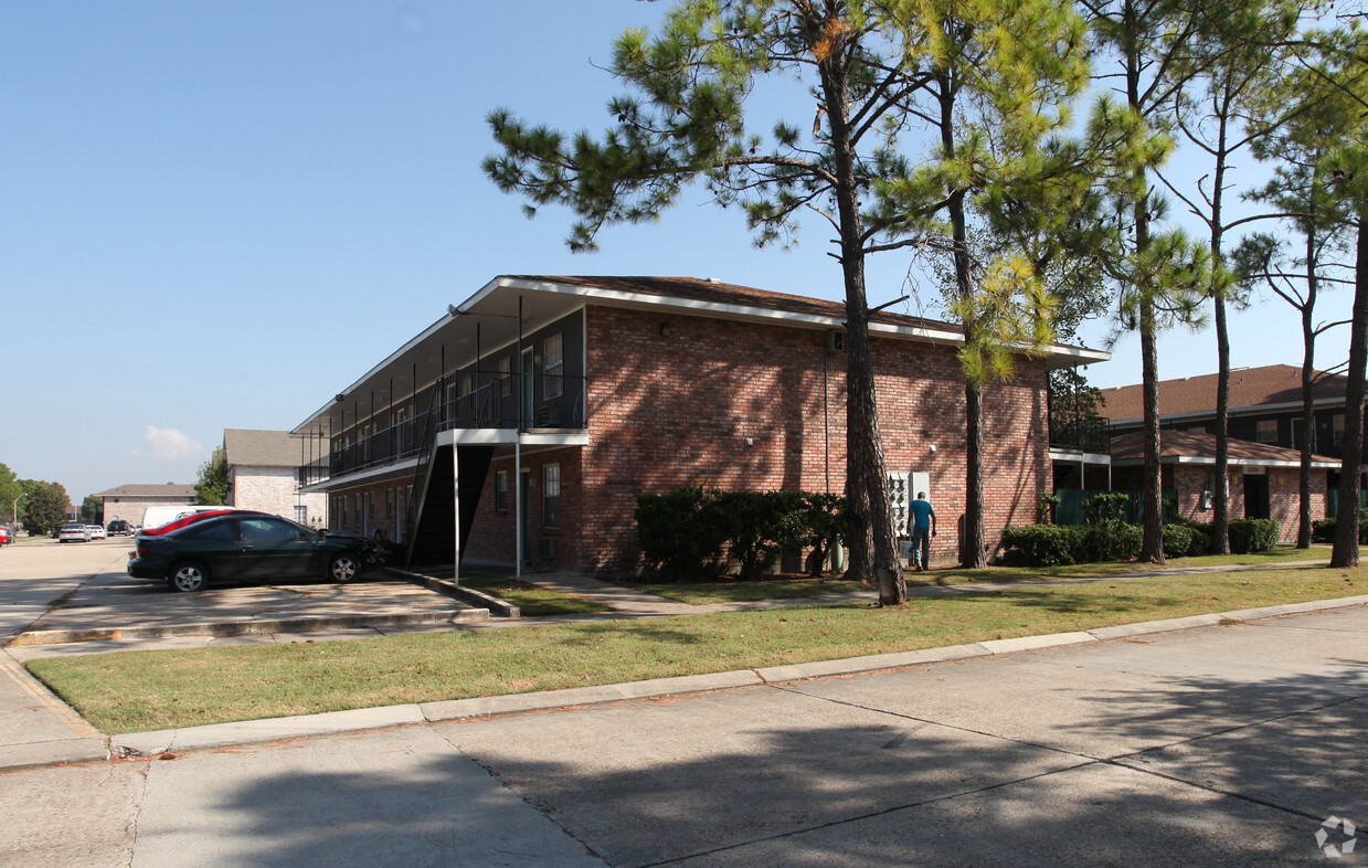 Library Apartments - Tiger Park Apartments