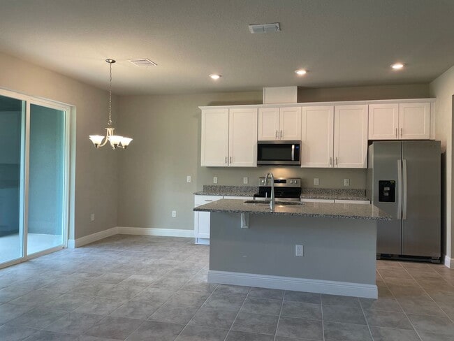 Building Photo - 3 Bedroom, 2.5 Bath Townhome in Enclave at...