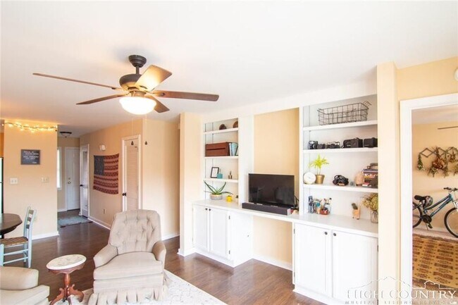 Fotografía del edificio - 116 Grand Blvd