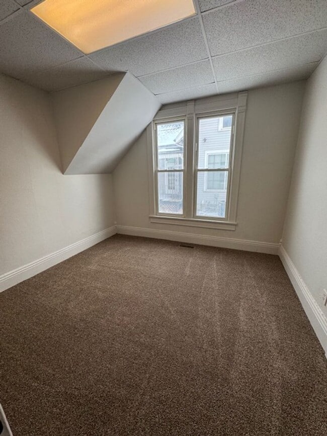 Building Photo - 1216 Lake Ave