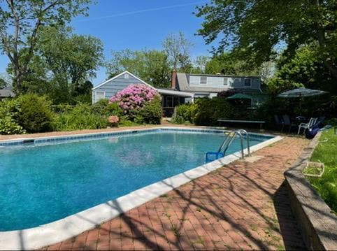 Foto del edificio - 34 Little Neck Rd