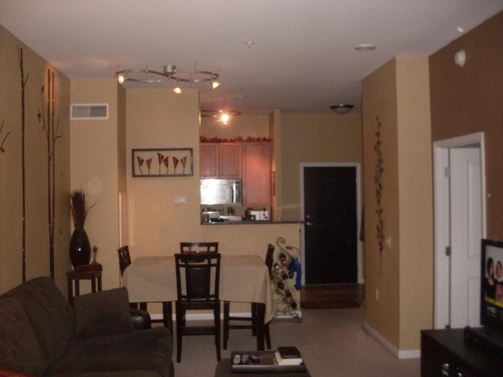 Living Area - 851 N Glebe Rd
