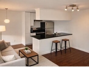 Building Photo - 415 W 39th St