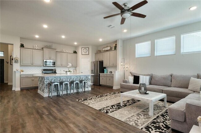 Foto del edificio - 229 Bonnet Blvd