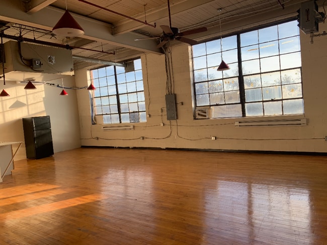 Building Photo - 1501 Kemper St