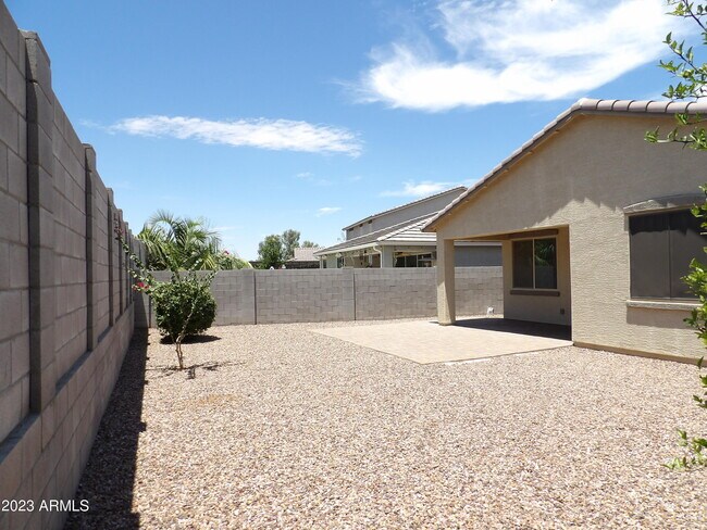 Building Photo - 2117 W Garland Dr