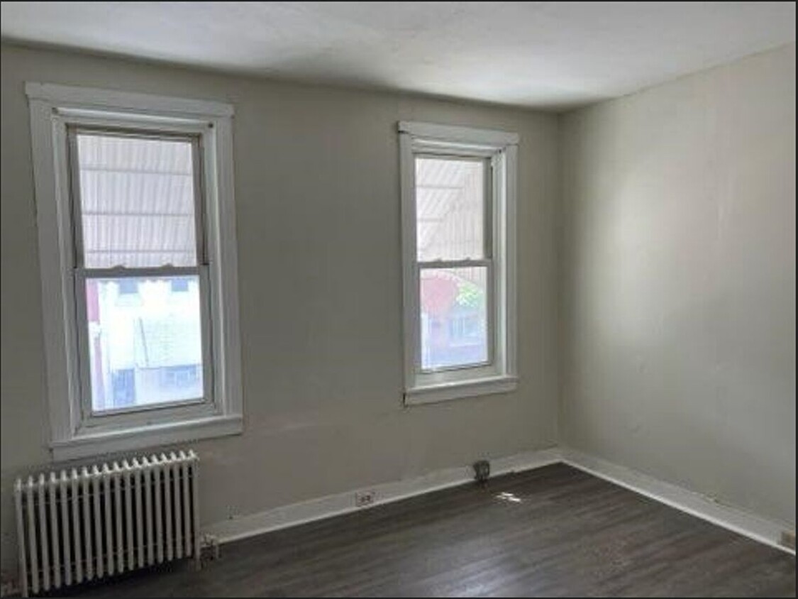 Primary Photo - 100 S 11th St