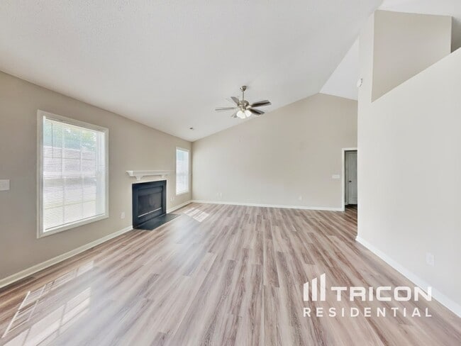 Building Photo - 3600 Amos Dr