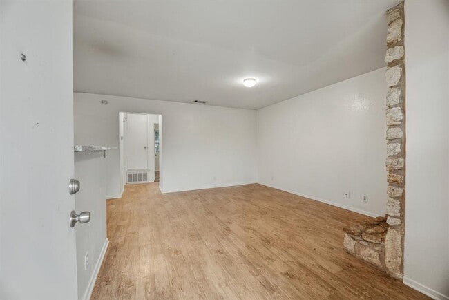 Building Photo - 2303 Rachael Ct