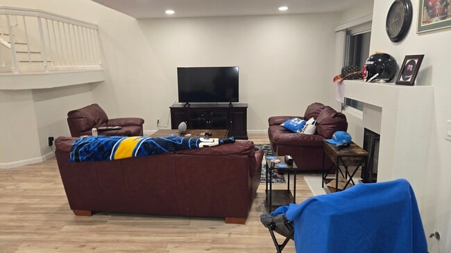 Building Photo - 22195 Summit Hill Dr