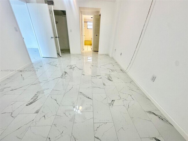Foto del edificio - 15600 NW 7th Ave