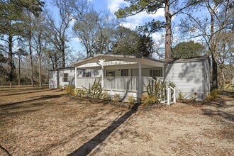 Building Photo - 23239 Lakeside Dr
