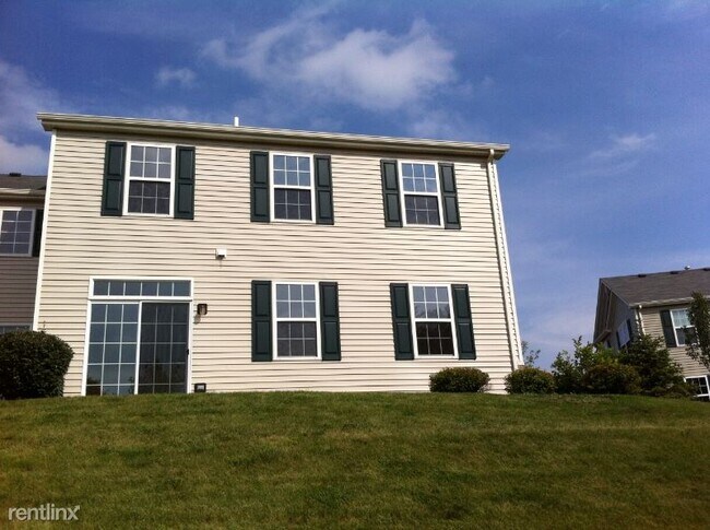 Building Photo - 3 br, 1.5 bath Townhome - 698 Arbor Cir