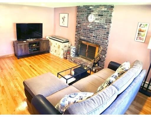 Building Photo - 216 Lincoln St