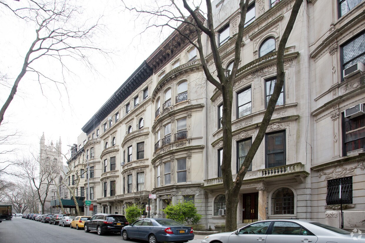 Primary Photo - 18 W 76th St