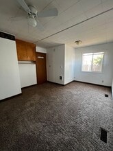 Building Photo - 802-806 Queen Ave SE