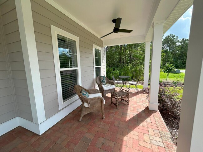 Foto del edificio - Beautifully appointed furnished 4 bedroom ...