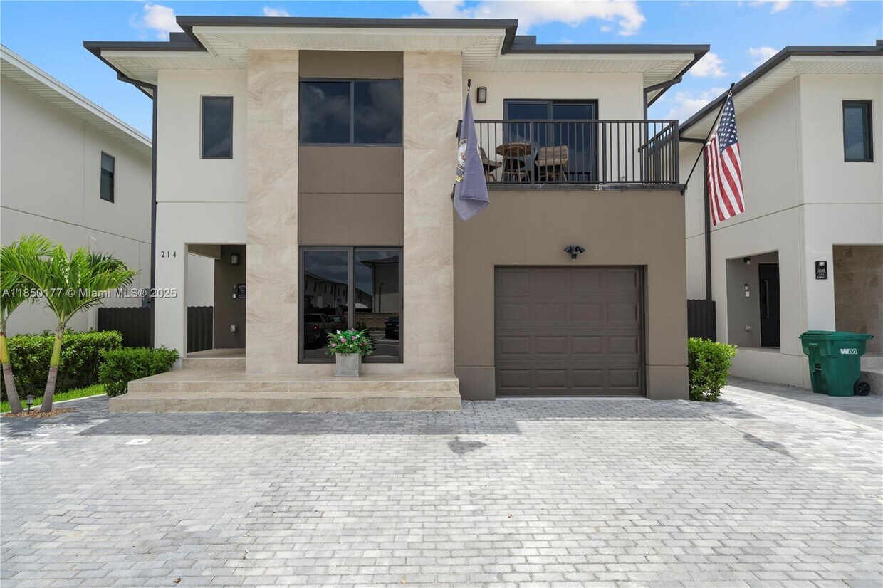 Foto principal - 214 NW 13th Ct