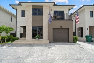 Building Photo - 214 NW 13th Ct