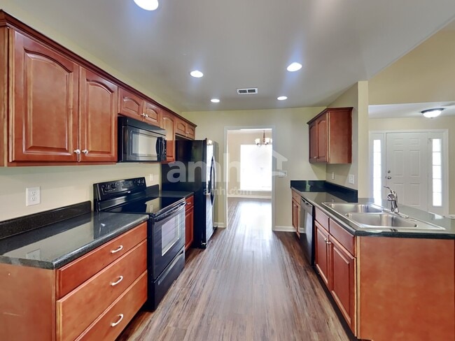 Foto del edificio - 902 Tanager Ct