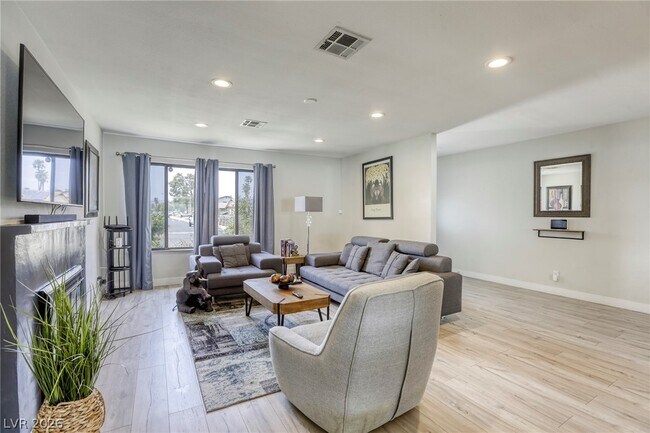 Building Photo - 4562 Skyland Dr