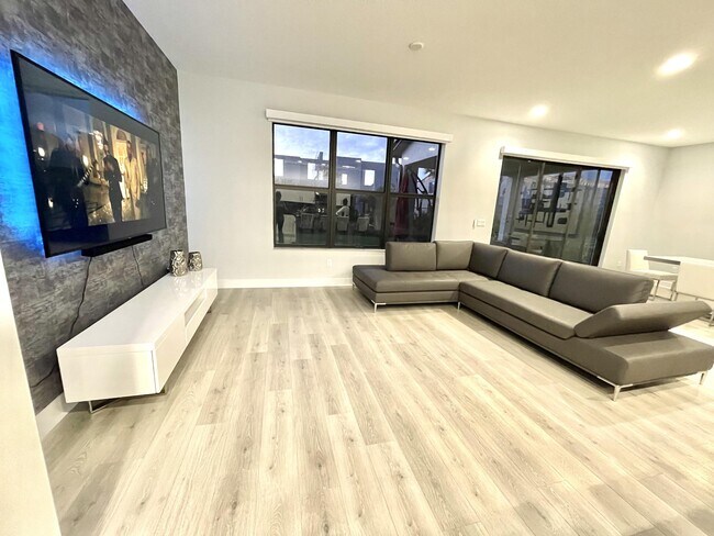 Foto del edificio - 16396 Sandy Shore Dr