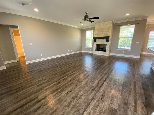 Building Photo - 5812 W Mecklin St