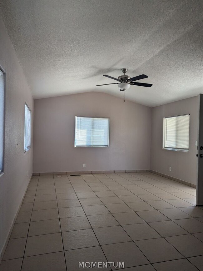 Foto del edificio - 1825 Tejon Dr