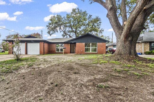 Building Photo - 4903 Mayflower St