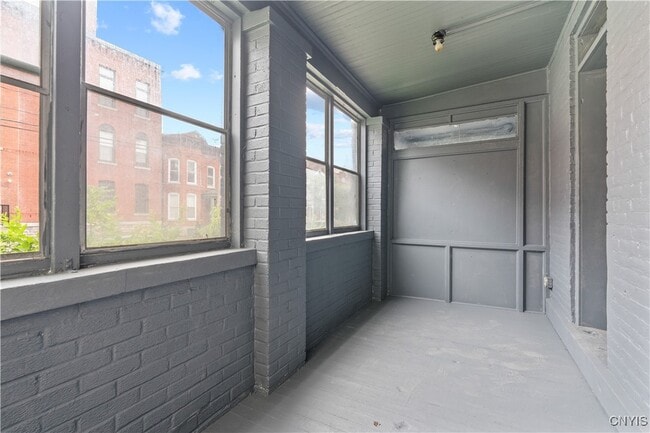 Building Photo - 211 Ash St