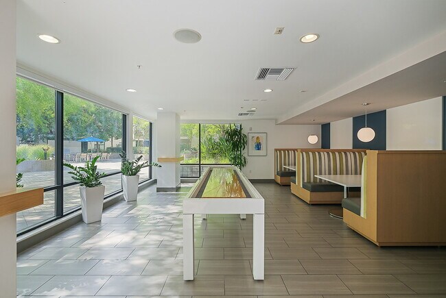 Foto del edificio - Revere Campbell
