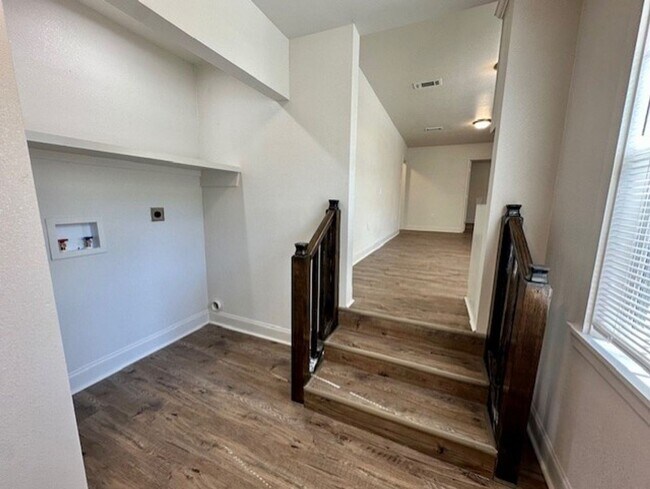 Foto del edificio - 4655 Fairfields Ave