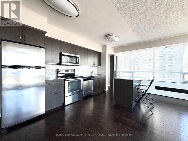 Building Photo - 2230 Lake Shore Blvd W