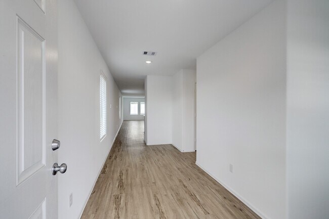 Foto del edificio - 9303 Sierra Pt Wy