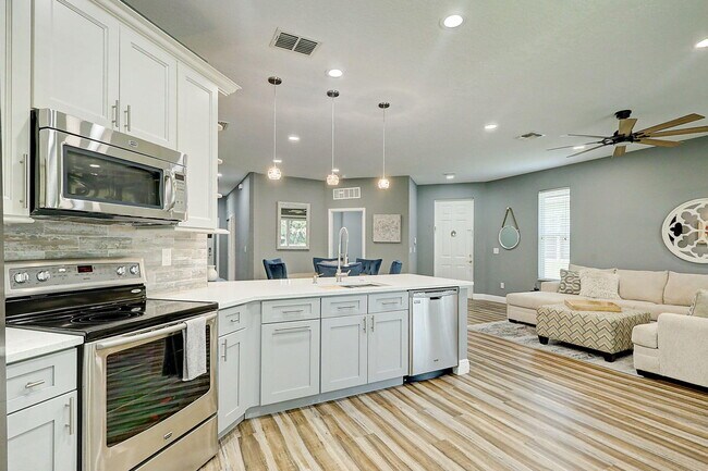 Foto del edificio - 10015 SW Stonegate Dr