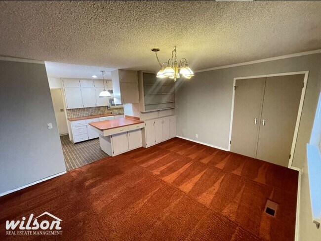 Building Photo - Exceptional 5-Bedroom Home in Terrace Heig...