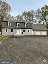 Building Photo - 3180 Forrest Ave